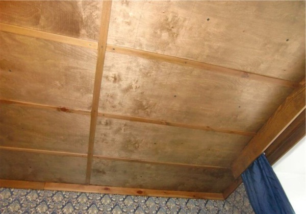 Готовый потолок из фанеры